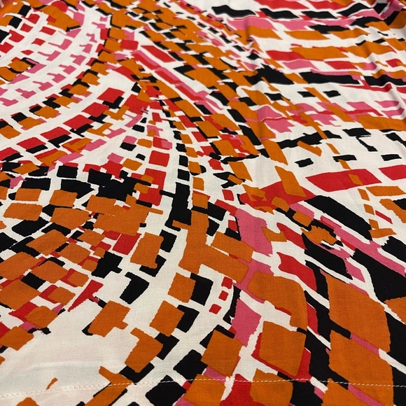 💗🧡 Beautiful like new Dennis Basso size M tunic top. Cool colors and detail! - Picture 5 of 5